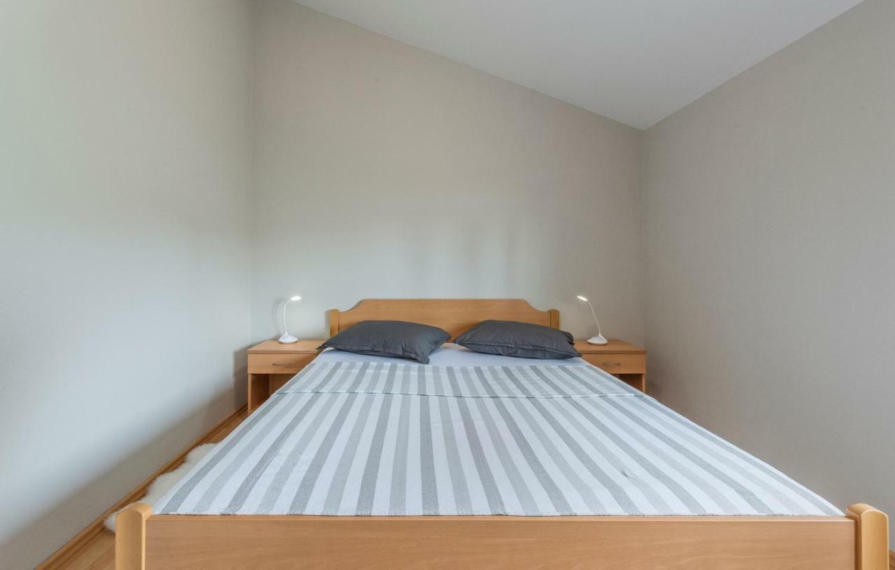 Apartment Green With Balcony Nova Vas  Ngoại thất bức ảnh